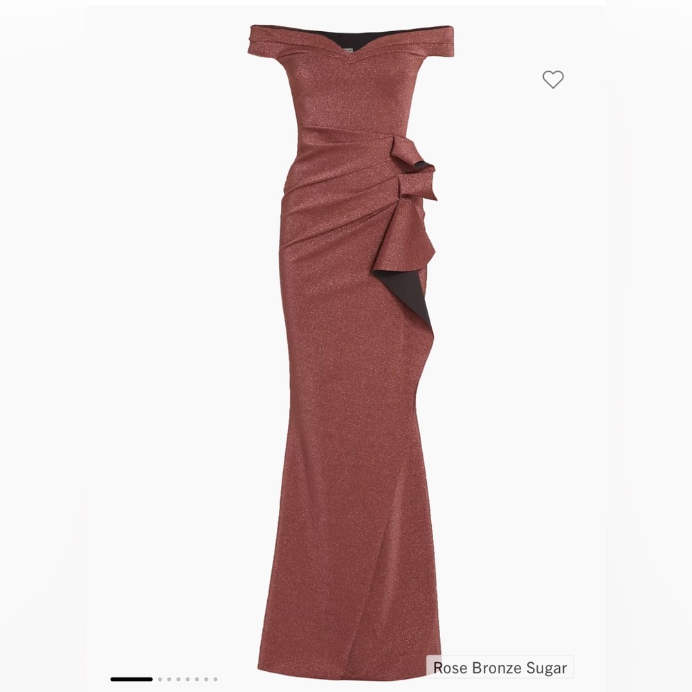 Never worn before Chiara Boni gown. Perfect condition. Size 4.